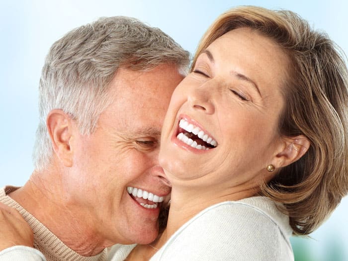 O Implante Dentário tem como objetivo devolver a estética e a funcionalidade de um dente natural. Agende já uma avaliação com o Dr. Luis Schweller, especialista em Implantes Dentários, e volte a sorrir sem medo. Ele atende em Campinas (SP)! 