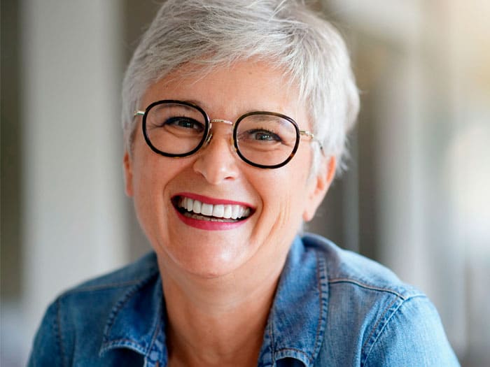 A Prótese Dentária tem o objetivo de devolver funções básicas: estética, fonética, mastigação e ainda prevenir problemas articulares e doenças periodontais. Agende uma avaliação com o Dr. Luis Schweller, especialista em Implantes Dentais.