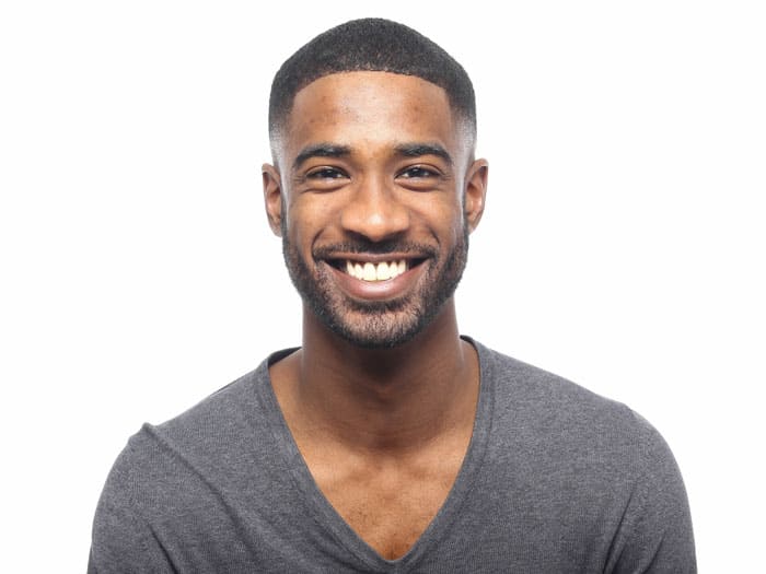 O Clareamento Dental pode ser realizado de duas formas: Clareamento Dental a Laser no consultório e Clareamento Dental Caseiro, quando parte do procedimento é feito em casa. Deixe seus dentes mais brancos com o Dr. Luis Schweller. Entre em contato!